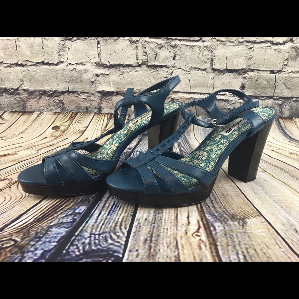 American Eagle Teal 4” Heeled Strappy Shoes